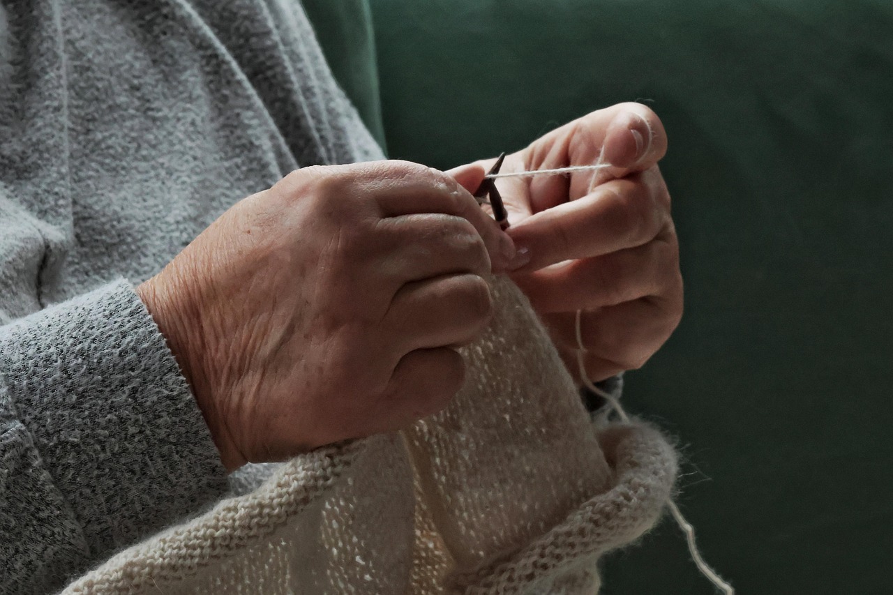 about-img-01 knit, hobby, leisure time, woman, wool, knitting needles, fashion, lifestyle, handwork